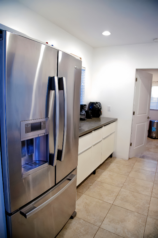 916 W Drew St - Photo 4 of 13