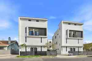 featured image of 608 E 29th St