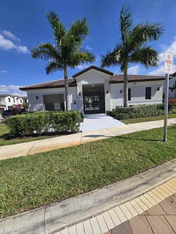 200 Sw 159th Way - Photo 3 of 6