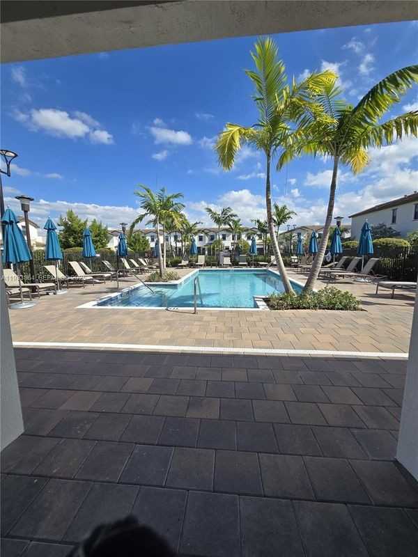 200 Sw 159th Way - Photo 4 of 6