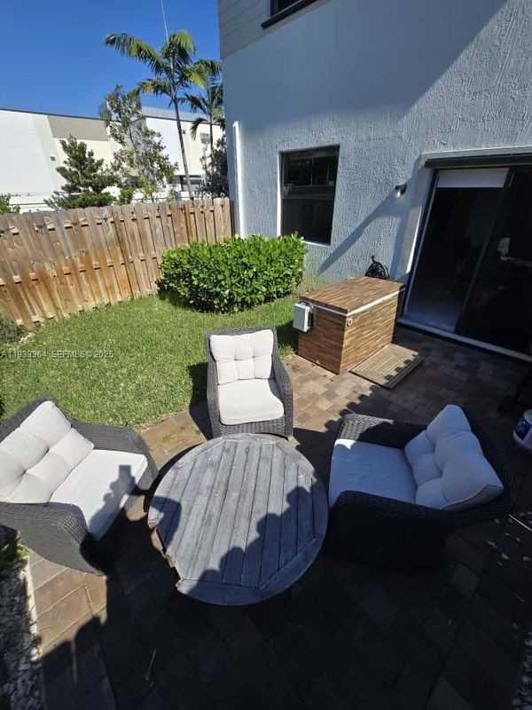 200 Sw 159th Way - Photo 5 of 6