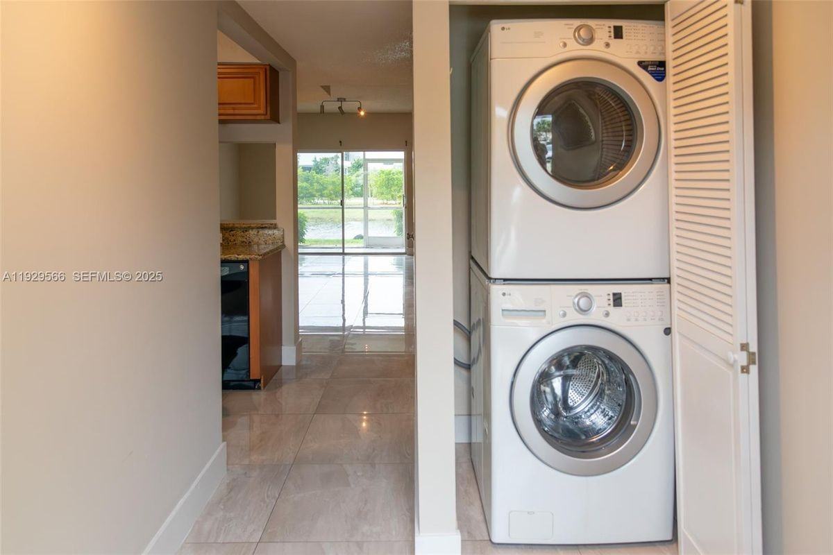 16749 Hemingway Dr - Photo 2 of 5