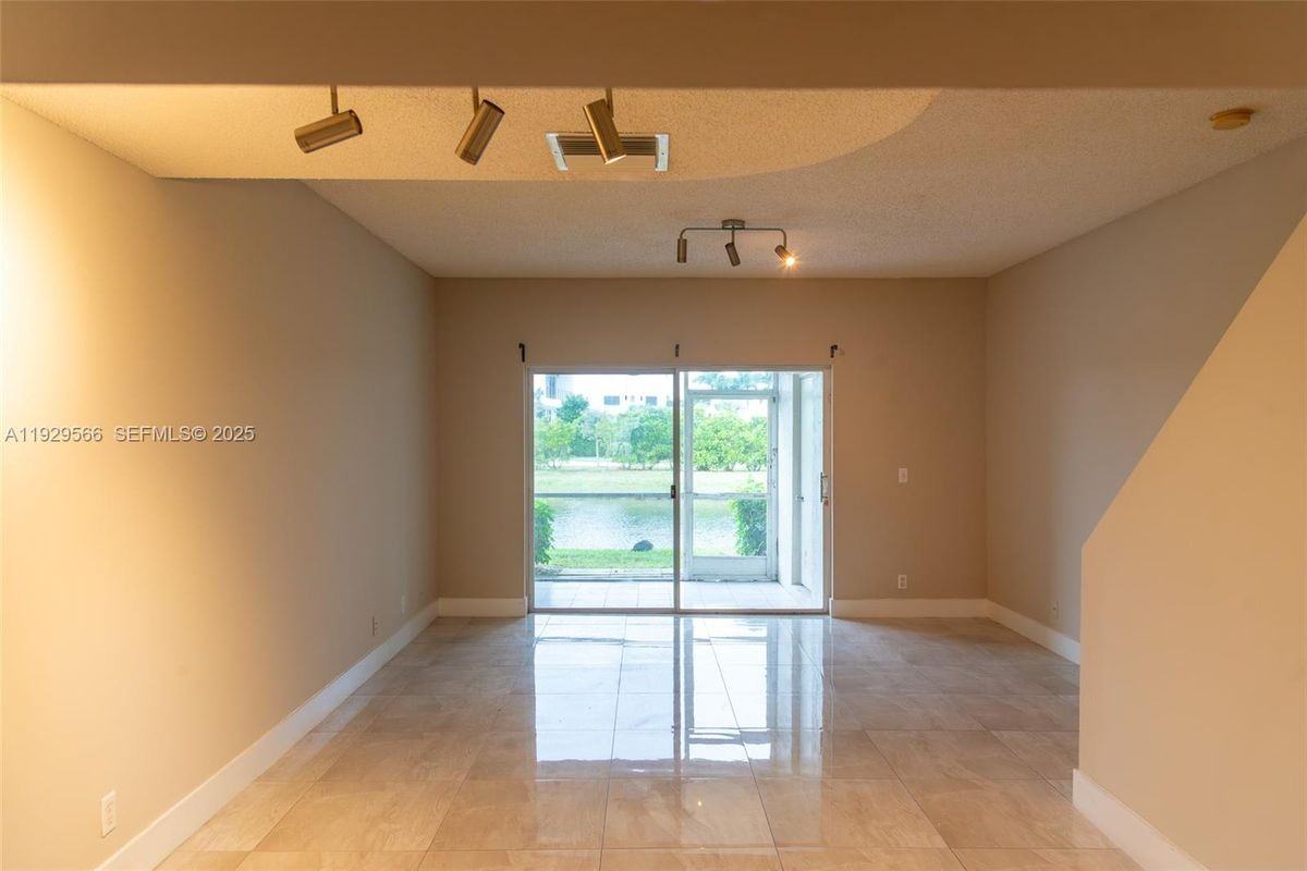 16749 Hemingway Dr - Photo 4 of 5