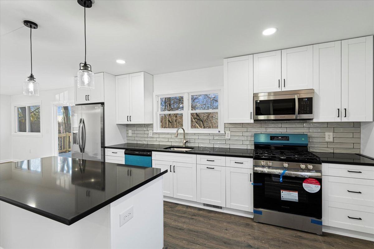 53 Owasco St - Photo 6 of 12