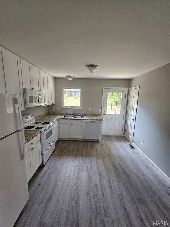 5114 Heege Rd - Photo 4 of 7