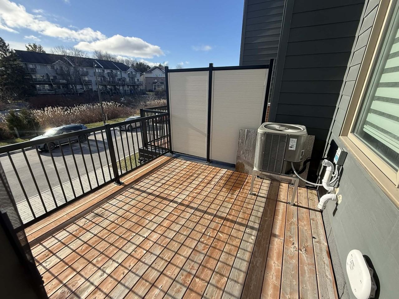 275 Squadron Crescent - Photo 3 of 19