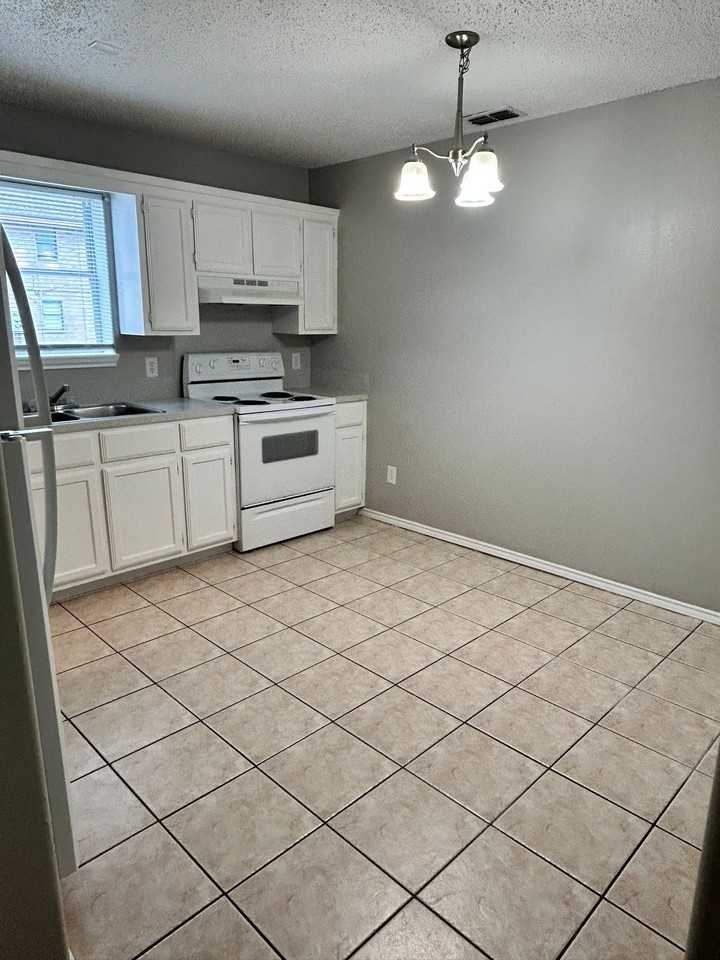 2302 W Elisa Ln #2302-04 - Photo 3 of 11