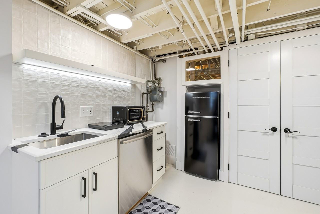 100 Sunnyside Road #B - Photo 3 of 21