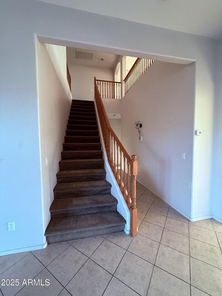 22043 W Shadow Dr - Photo 4 of 19