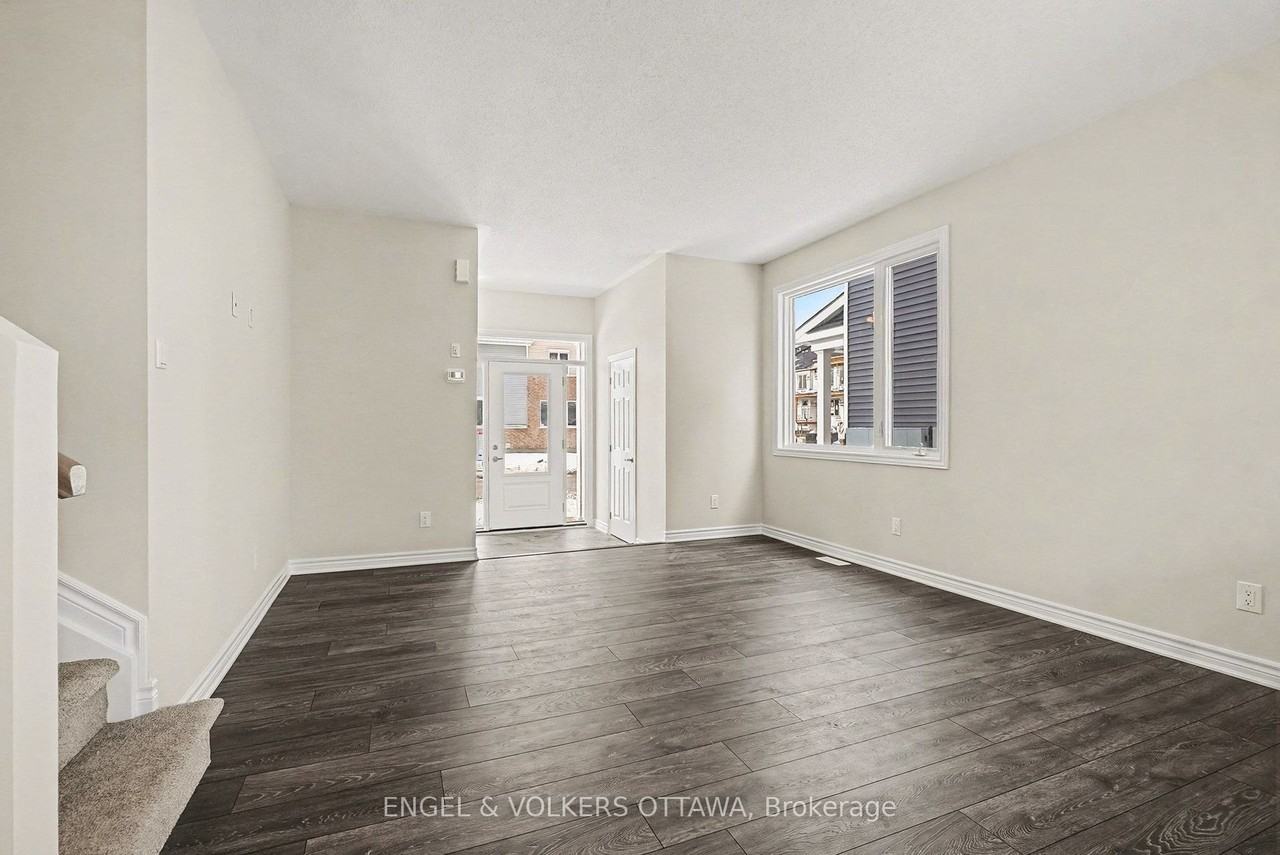 149 Ryan Reynolds Way - Photo 2 of 14