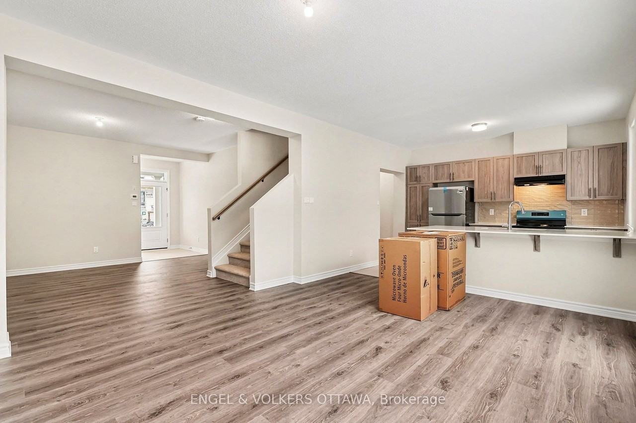 414 Broadcast Ave - Photo 2 of 12