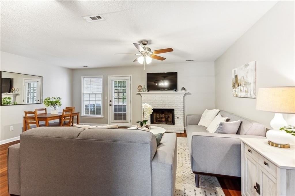 1166 Magnolia Way Se - Photo 3 of 26