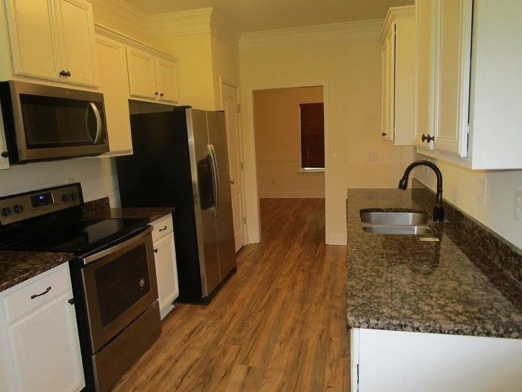 1372 Blackstone Way - Photo 3 of 28