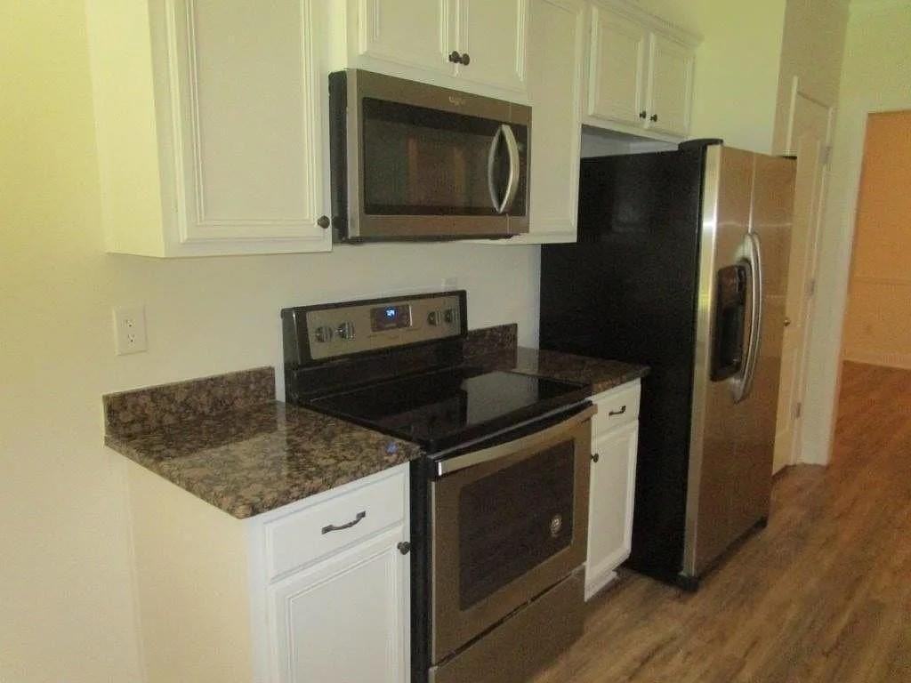 1372 Blackstone Way - Photo 5 of 28