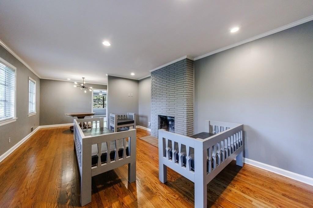 776 Windsor Pkwy - Photo 4 of 34