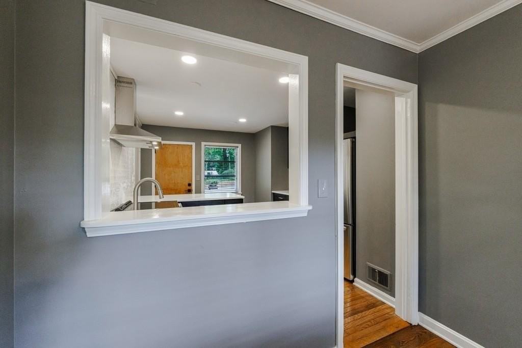 776 Windsor Pkwy - Photo 7 of 34