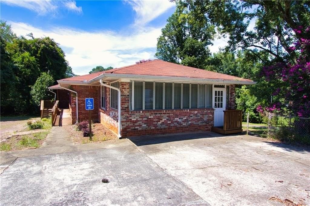 1835 Lawrenceville Hwy - Photo 2 of 34