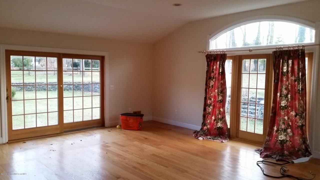 136 Bingham Ave - Photo 3 of 7