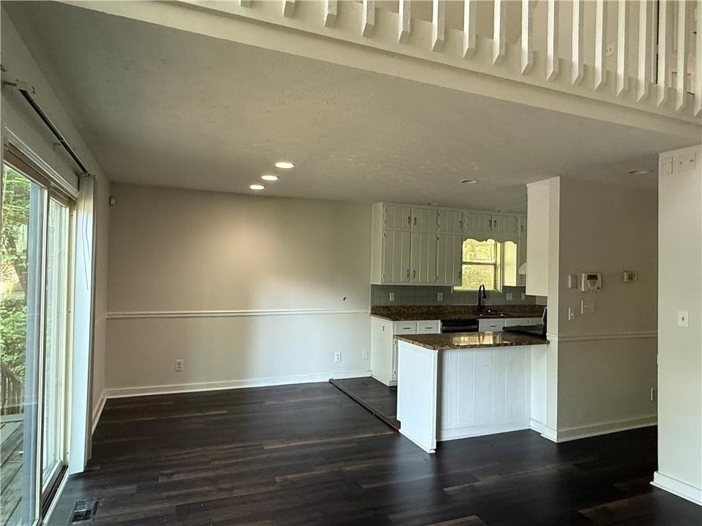 8439 Lake Dr - Photo 5 of 17