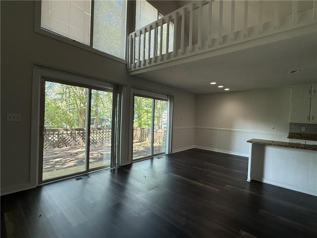 8439 Lake Dr - Photo 7 of 17