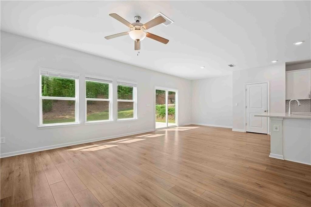 279 Wells Cir - Photo 4 of 35