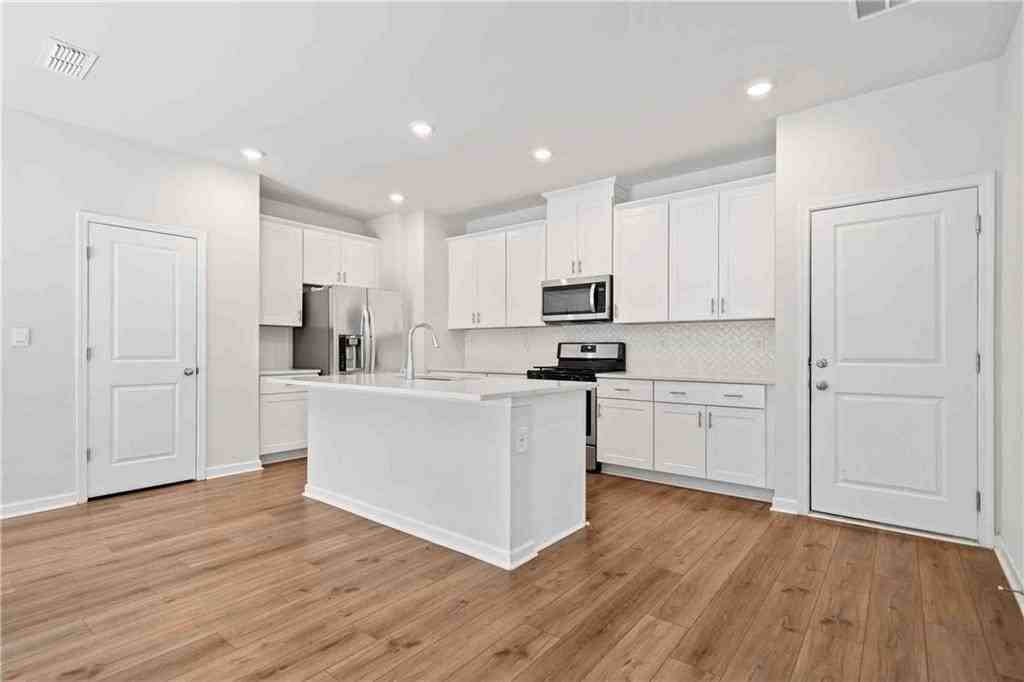 279 Wells Cir - Photo 5 of 35