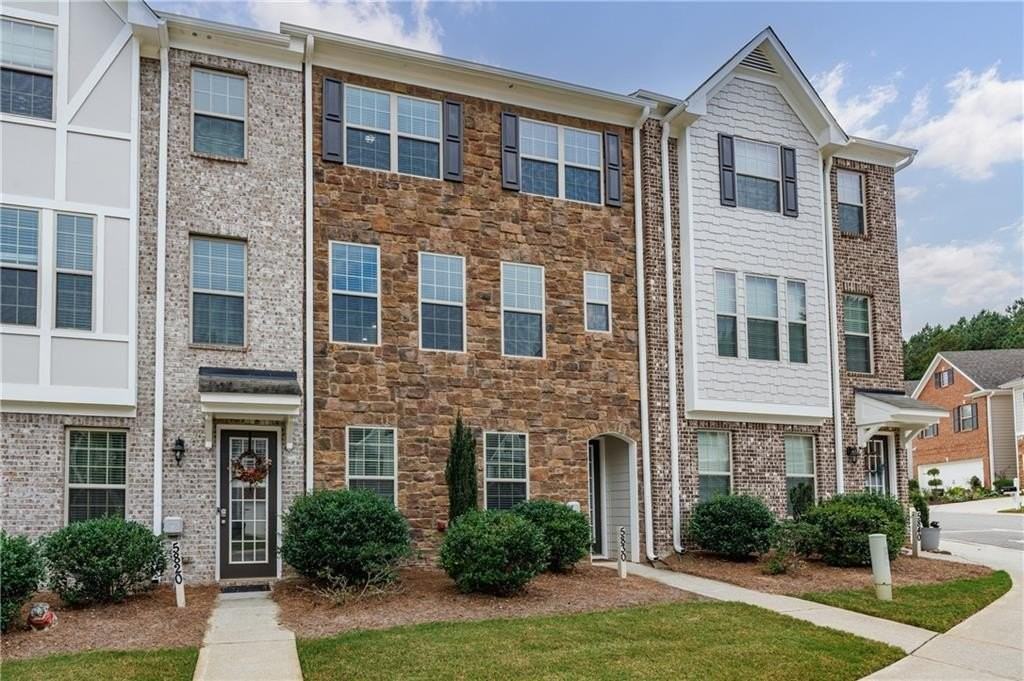 5830 Broadway Ln - Photo 2 of 37