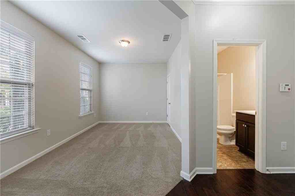 5830 Broadway Ln - Photo 6 of 37