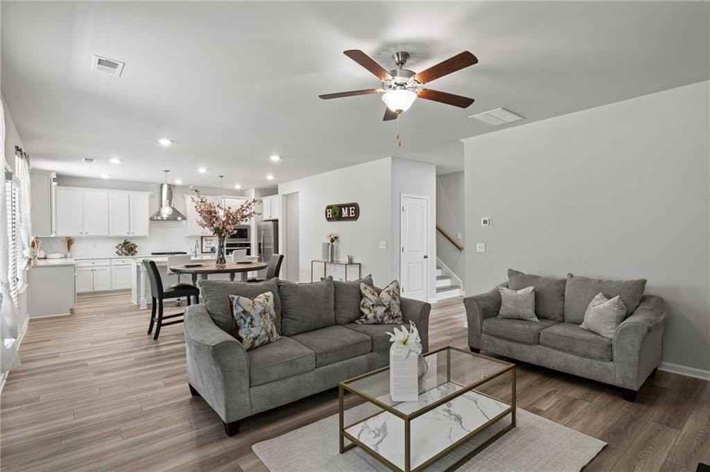 213 Chiswick Loop - Photo 6 of 50