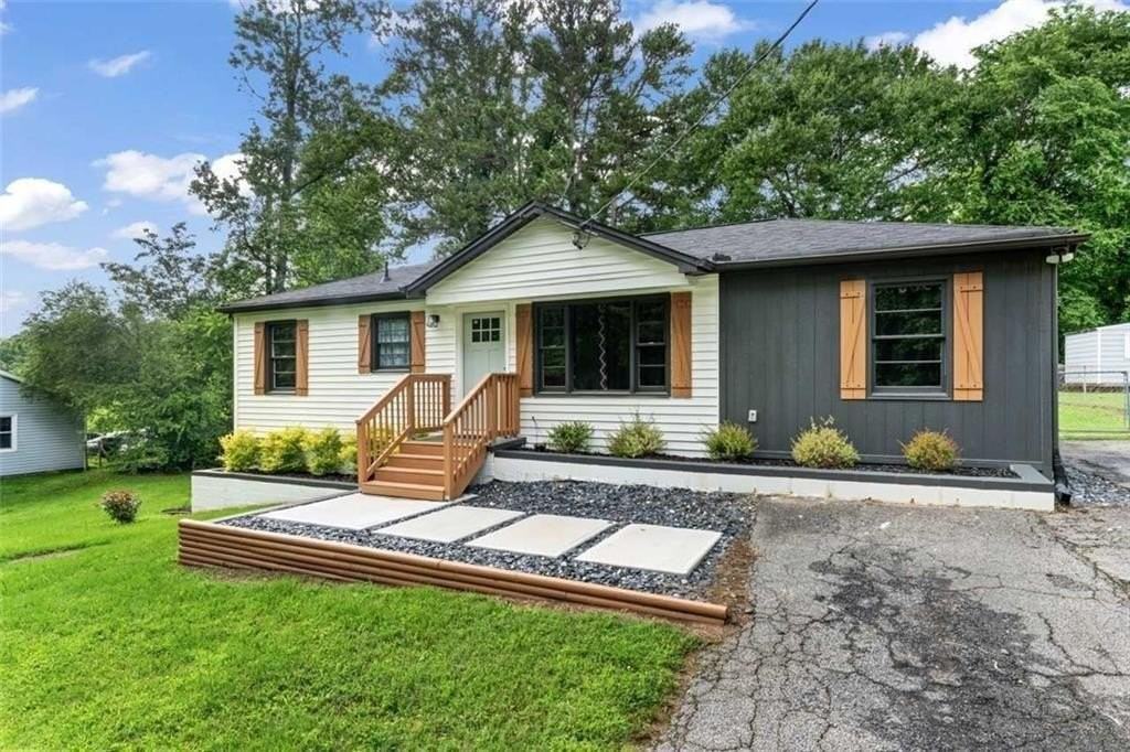 1326 Stella Cir Sw - Photo 2 of 26