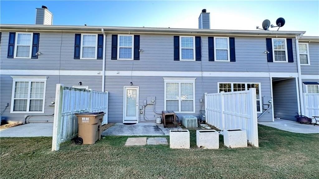 6243 Shoreview Cir - Photo 3 of 45