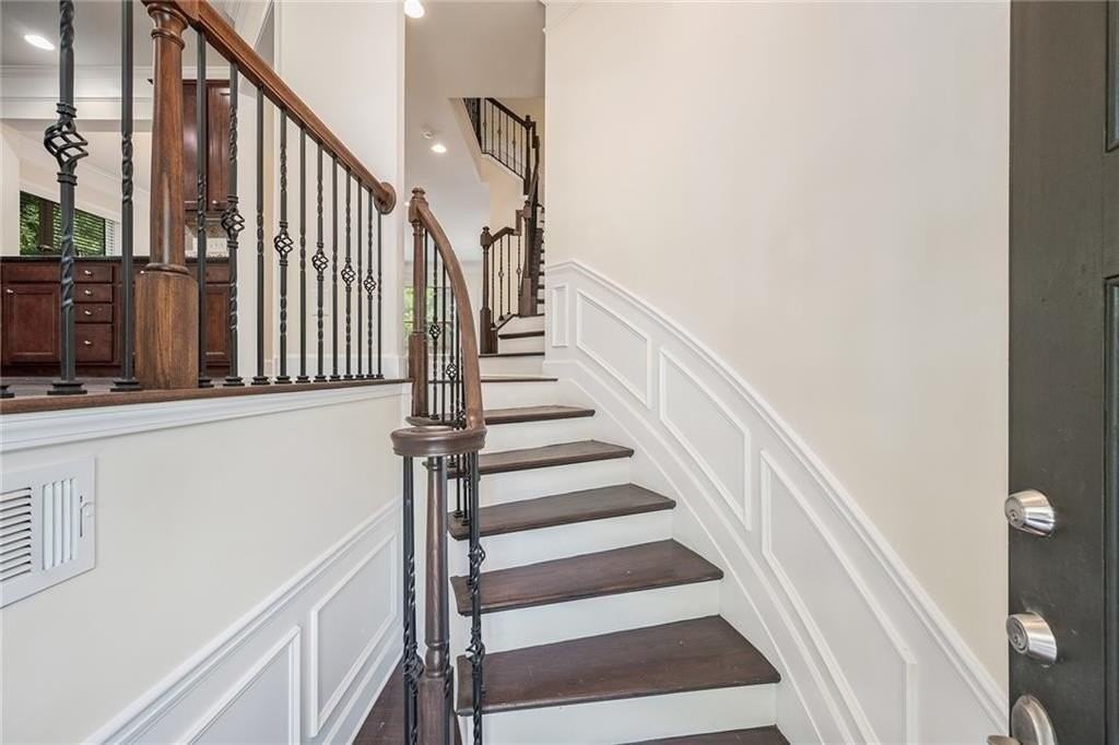 3282 Ferncliff Ln - Photo 2 of 37