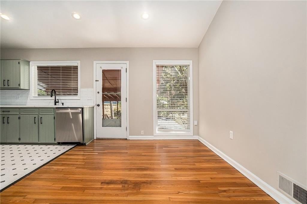 2208 Abby Ln Ne - Photo 6 of 30