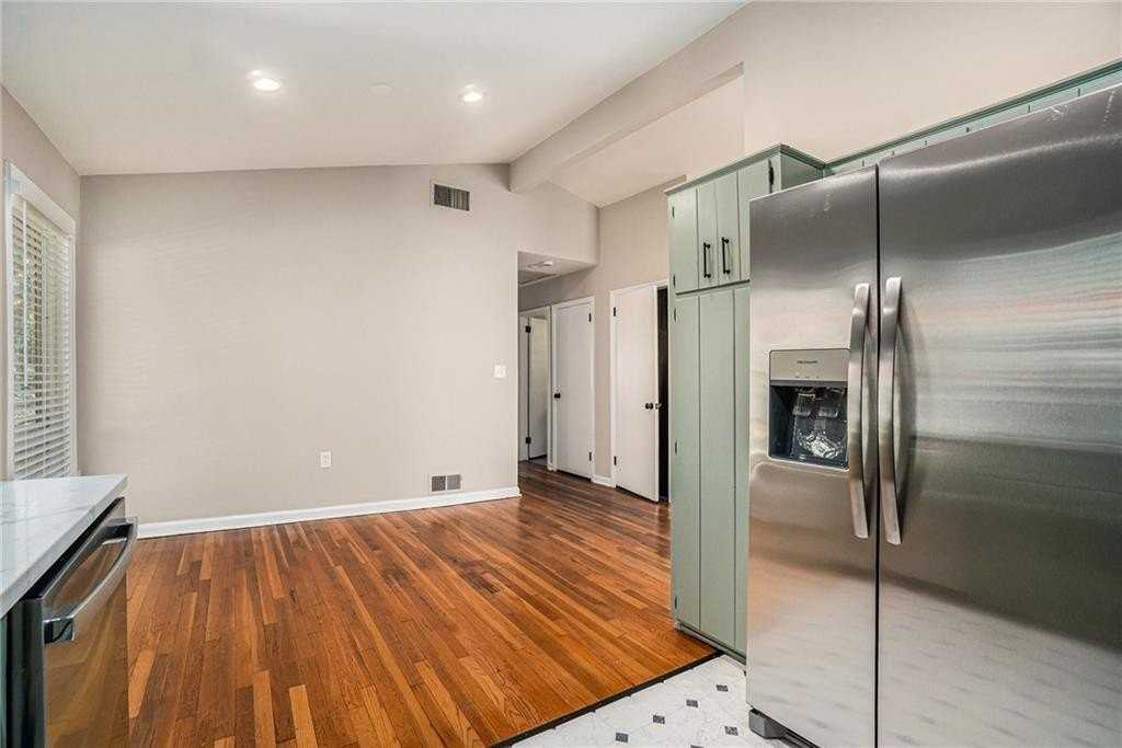 2208 Abby Ln Ne - Photo 7 of 30