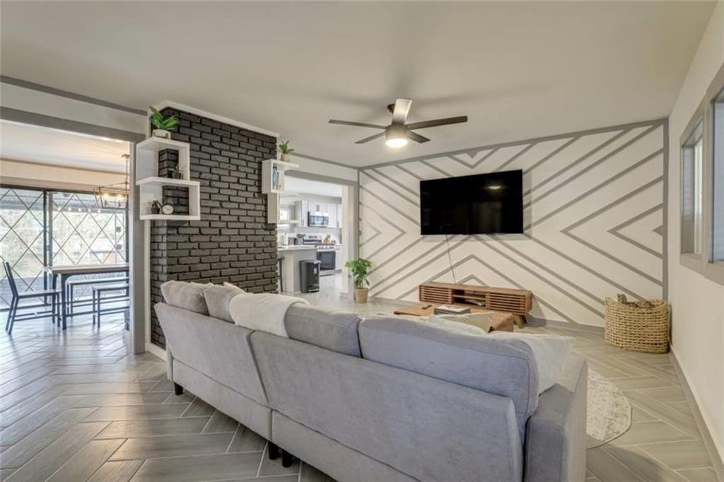 1944 Cindy Dr - Photo 4 of 22