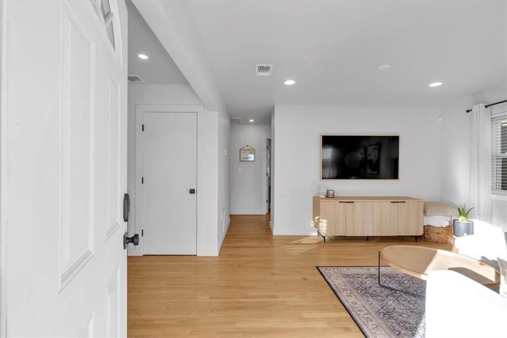 1520 Foote St Ne - Photo 4 of 39