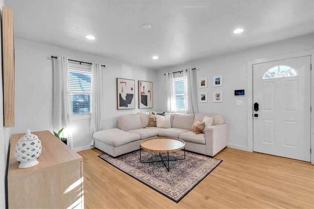 1520 Foote St Ne - Photo 6 of 39