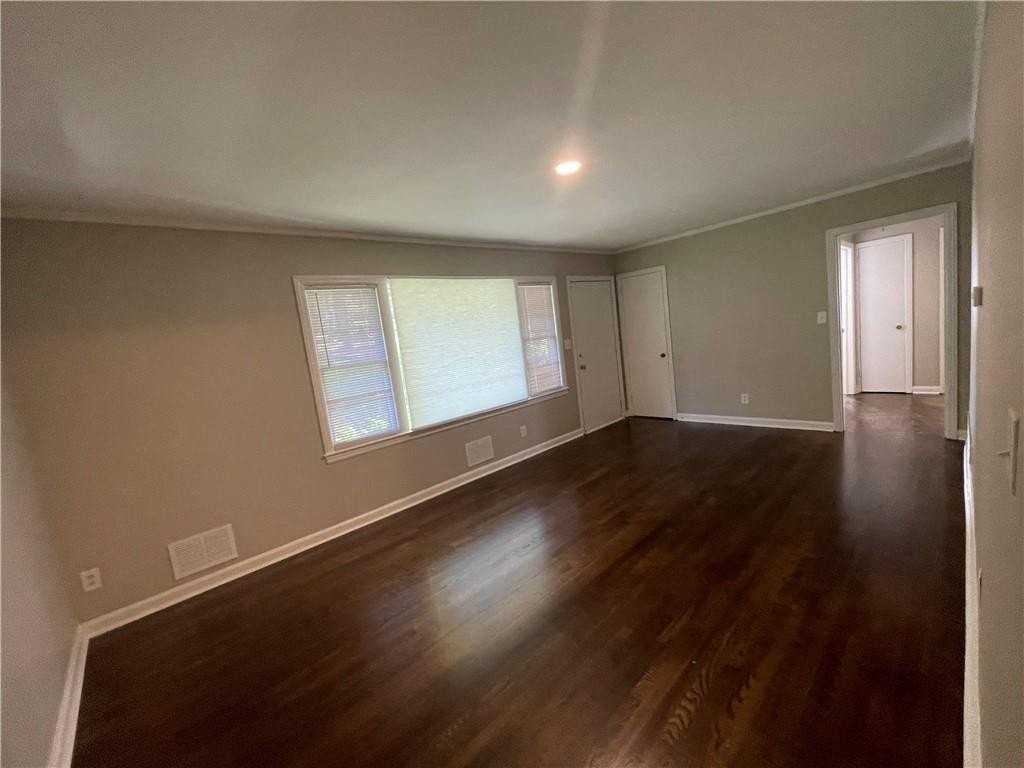 3043 Glendale Ct - Photo 3 of 9