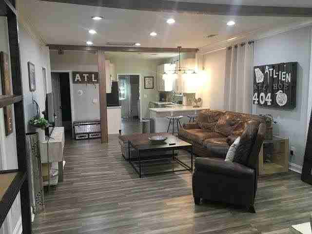 91 Haygood Ave Se - Photo 2 of 9