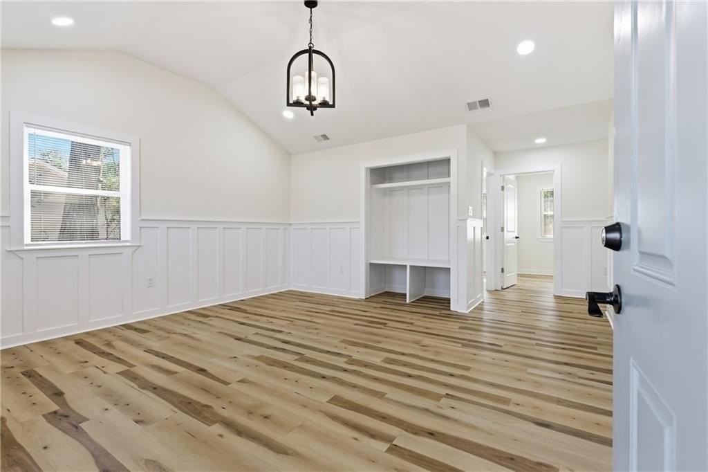 19 Robin Hood Dr - Photo 5 of 28