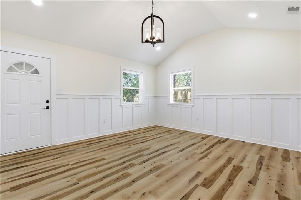 19 Robin Hood Dr - Photo 7 of 28