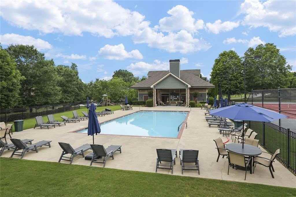 423 Royal Crescent Ln E - Photo 3 of 24