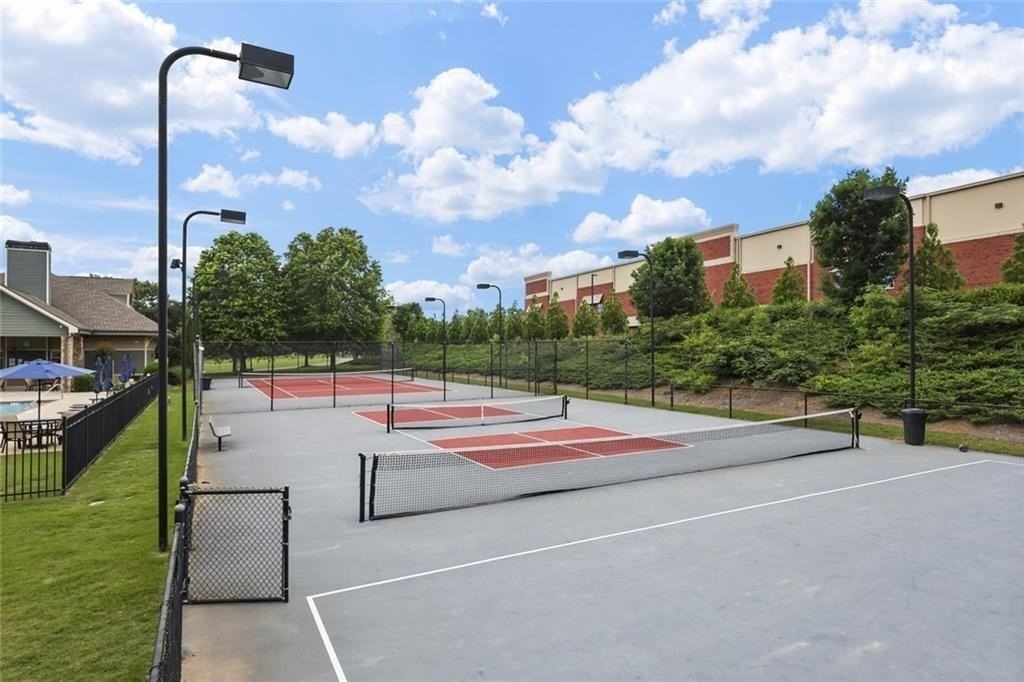 423 Royal Crescent Ln E - Photo 4 of 24