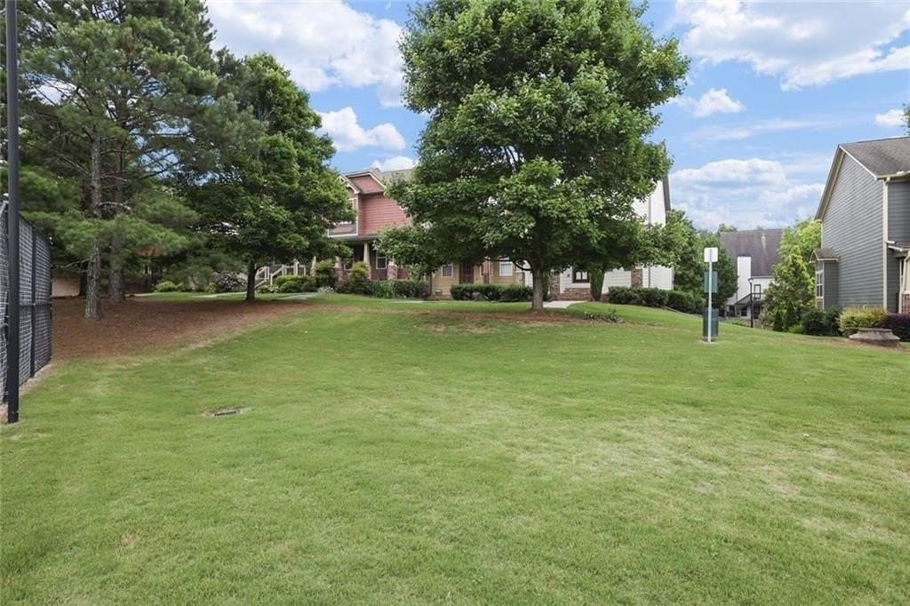 423 Royal Crescent Ln E - Photo 5 of 24