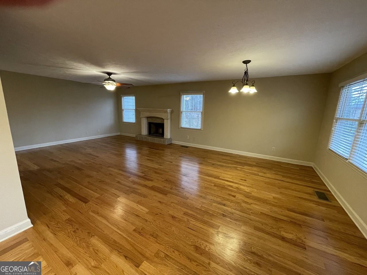 5745 Hendrix Rd - Photo 4 of 18