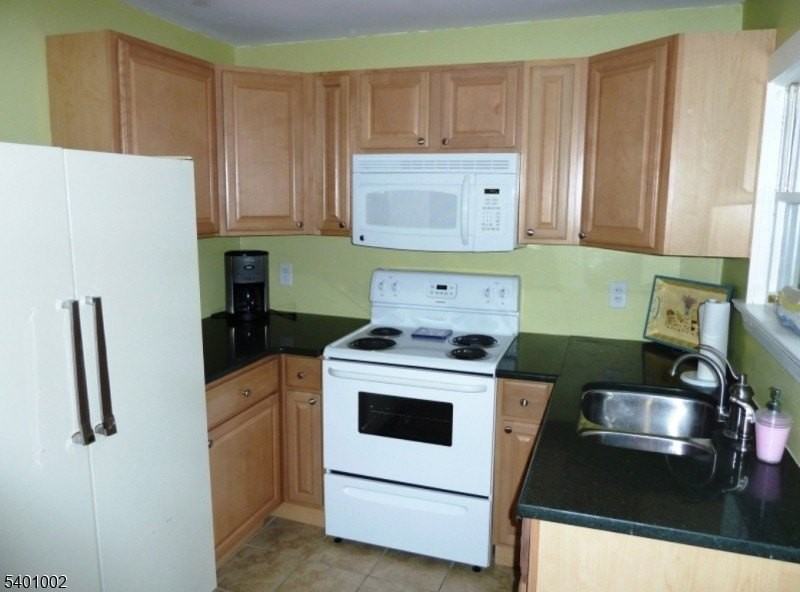 2 Hickory St - Photo 3 of 3