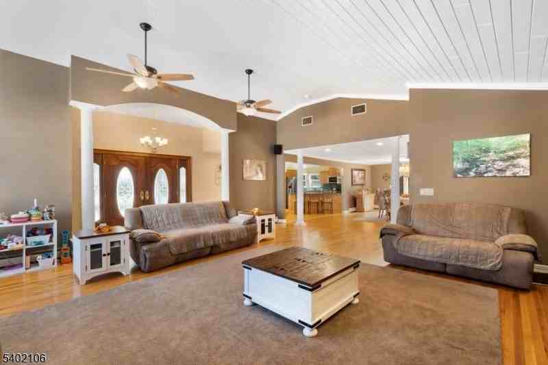 261 Old York Rd - Photo 4 of 28