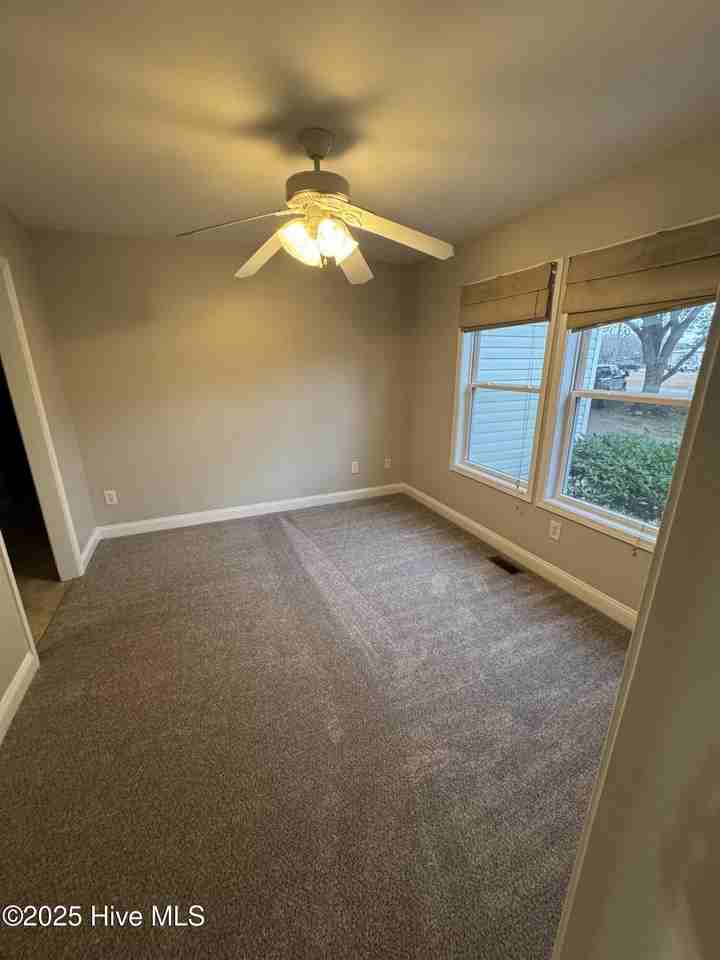 124 Norris Rd - Photo 3 of 10