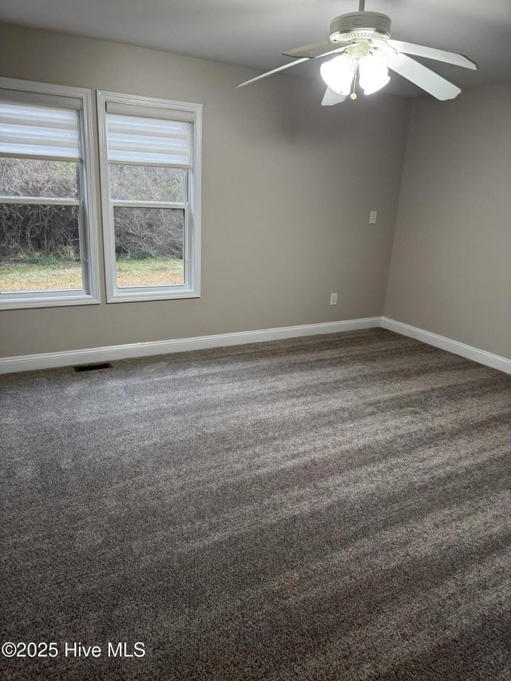 124 Norris Rd - Photo 5 of 10