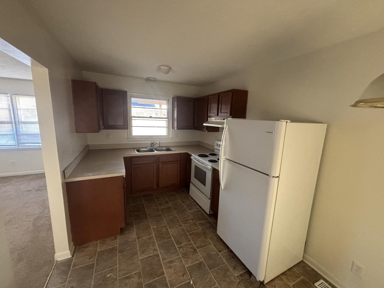 1469 Huntsville Dr Unit B #B - Photo 3 of 9